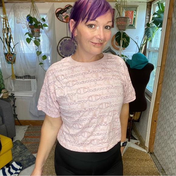 Champion Retro Athletic pastel Pink Logo Crop Tee Shirt Size Medium - Picture 3 of 17